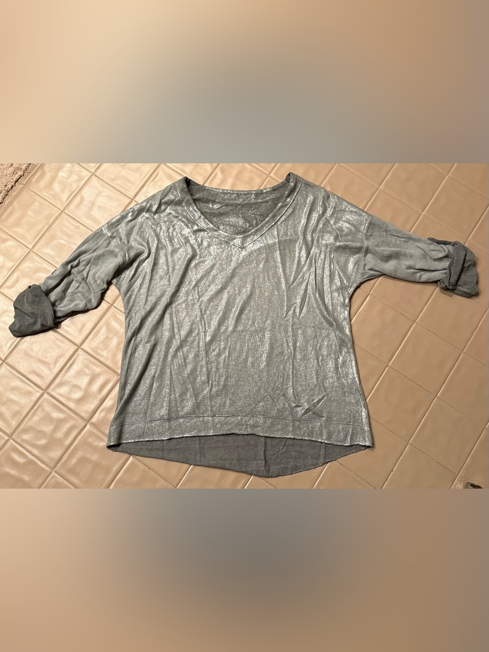 Flora Ashley Silver Metallic Shimmer Top Large L Gray V-Neck High Low Knit